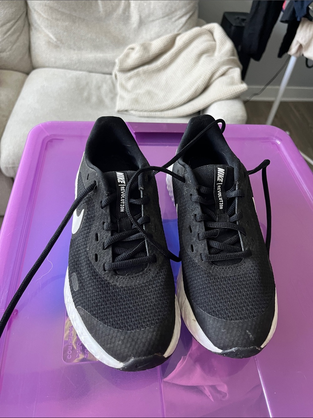 Nike revolution youth 5.5